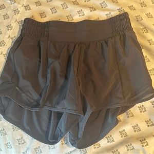 Black Lululemon Hotty Hot Short 2.5